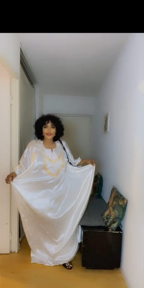 Robe Brodée Blanche